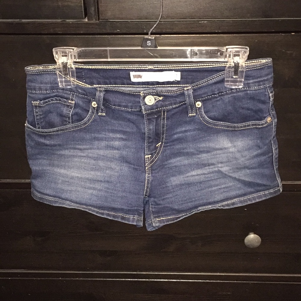 Levi’s short shorts size 7